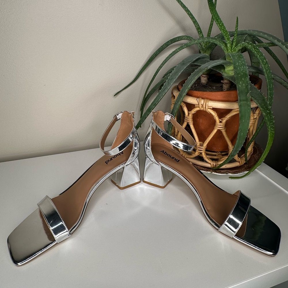 Abound Silver Metallic Block Heel Sandals, Square Toe Ankle Strap 9M - Picture 9 of 15